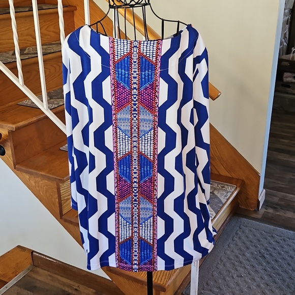 👚Ruby Rd. Blue and White Patterned Tunic - Picture 6 of 6